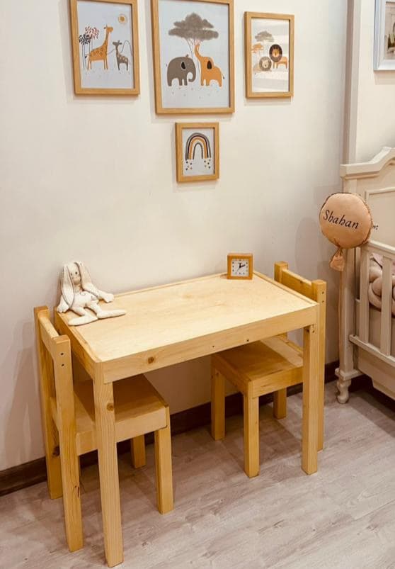 تصویر 1 از صندلی چوبی کودکانه با ساختار مقاوم و مستحکم